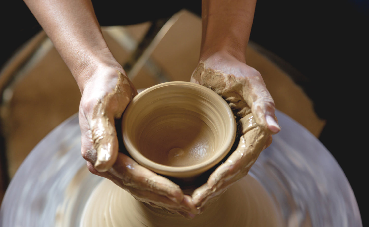 陶芸体験中の手元