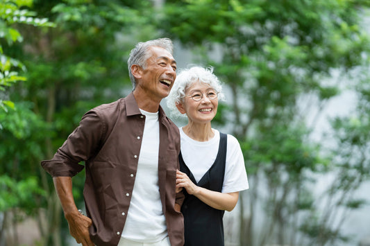 両親・祖父母が本当に喜ぶ金婚式（結婚50周年）プレゼント15選｜選び方のコツも解説